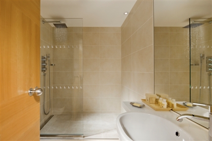 The Metropolitan Hotel London - Park Studio Suite Bathroom