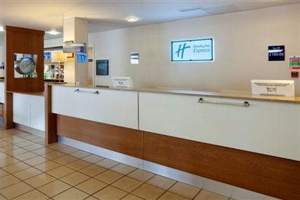 Holiday Inn Express London Limehouse - Reception Area