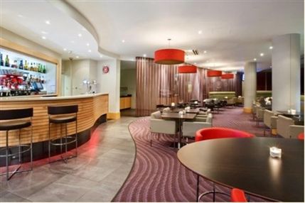 Hilton London Islington Hotel - Axis Bar & Kitchen Restaurant