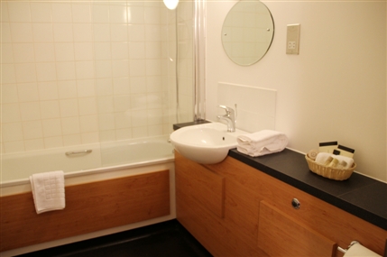The Lansdowne Hotel - Bathroom