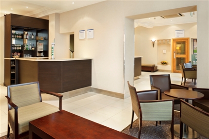Holiday Inn Express London-Victoria - Bar/Lounge