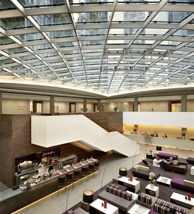 DoubleTree by Hilton Tower of London - Lobby