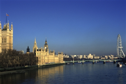 Plaza on the River Club & Residence London - Balcony view overlooking London Skyline