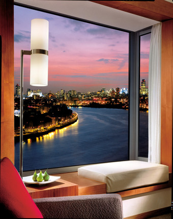 Four Seasons London Canary Wharf - Deluxe room with a view of theThames