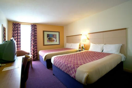 Premier Inn Heathrow (Bath Road) -
