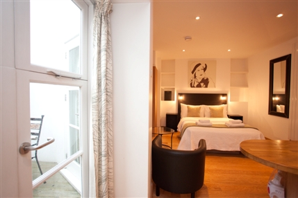 Studios2Let Apartments Cartwright Gardens - Deluxe Studio Apartment - Patio