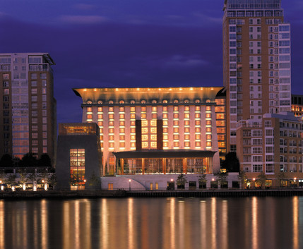 Four Seasons London Canary Wharf - Exterior ny Night