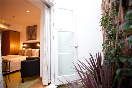 Studios2Let Apartments Cartwright Gardens - Large Studio Apartment - Patio