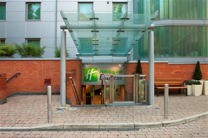 Holiday Inn Express London-Swiss Cottage - Exterior
