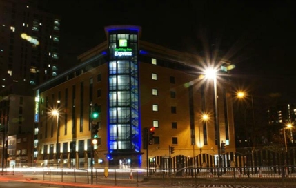 Holiday Inn Express London-Stratford - Exterior by Night