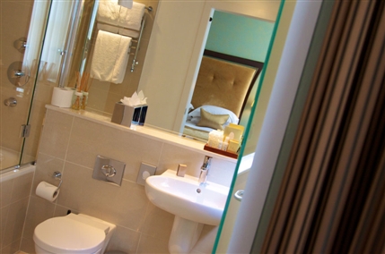Ten Manchester Street Hotel - Guest Bathroom