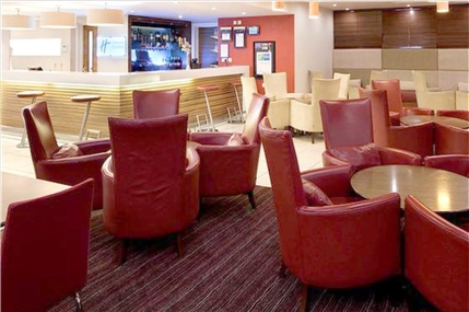 Holiday Inn Express London-Croydon - Lounge Bar with Free Wi-Fi access