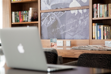 Hampton by Hilton London Croydon - Library