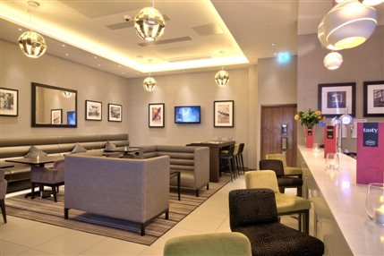Hampton by Hilton London Croydon - Bar