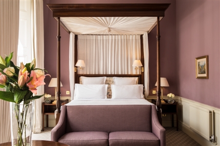 Cranley Hotel London - Four Poster Bedroom