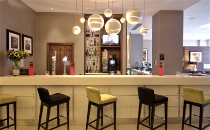 Hampton by Hilton London Croydon - Bar