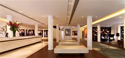 DoubleTree by Hilton Tower of London - Foyer