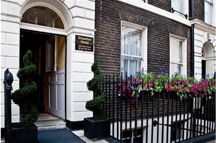 Staunton Hotel London - Hotel Entrance