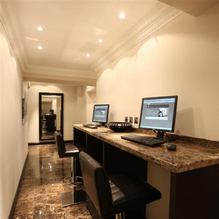 Rydges Kensington London - Internet Corner
