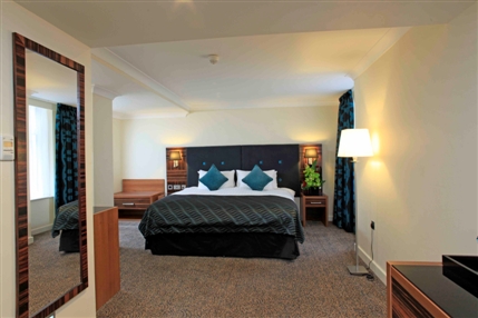 Kensington Close Hotel & Spa - Executive Club Room
