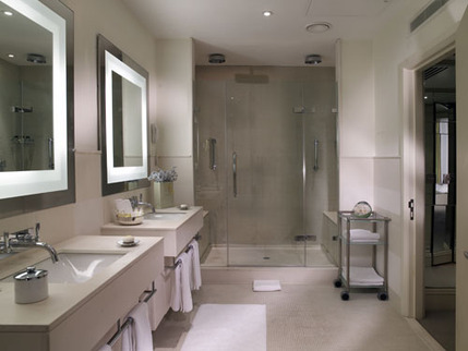 Rocco Forte Brown's Hotel - Deluxe Suite Bathroom