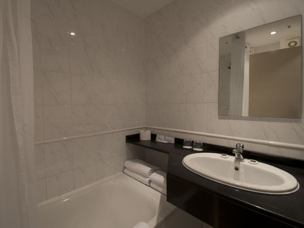 Central Park Hotel London - Bathroom