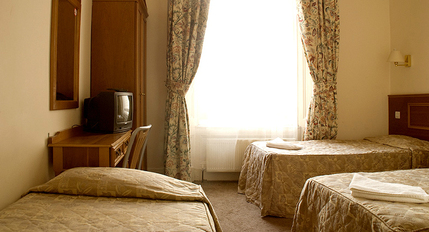 Pembridge Palace Hotel - Triple Room