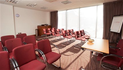 Jurys Inn Heathrow Hotel - Meeting Room - Theatre Style