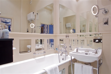 No.11 Cadogan Gardens - Typical Bathroom