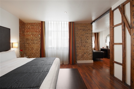 The Caesar Hotel London - Deluxe room