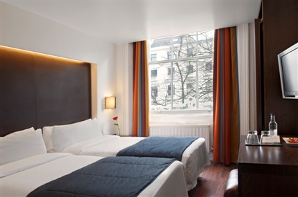 The Caesar Hotel London - Deluxe Double Room