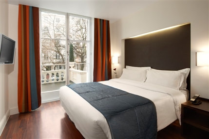 The Caesar Hotel London - Deluxe Double Room