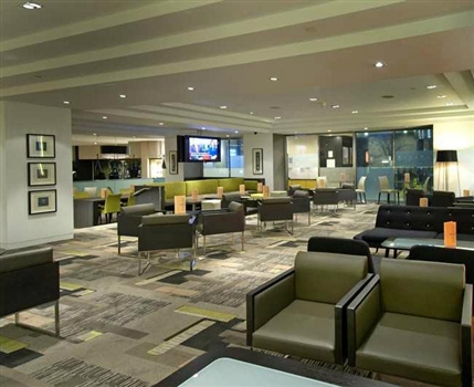 Hilton London Kensington Hotel - AmPm Bar