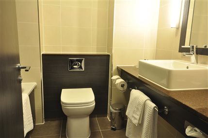 Holiday Inn London Gatwick - Worth - Bathroom