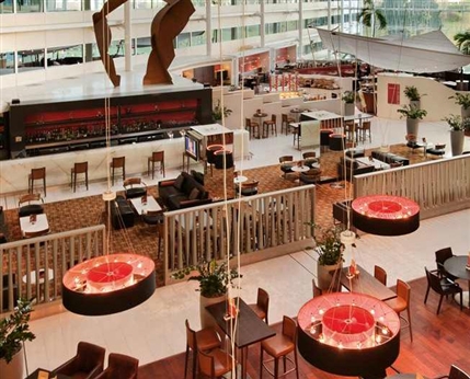 Hilton London Heathrow Airport Hotel - Atrium
