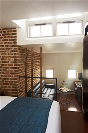 The Caesar Hotel London - Deluxe Room