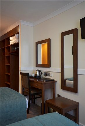 Princes Square Hotel London -