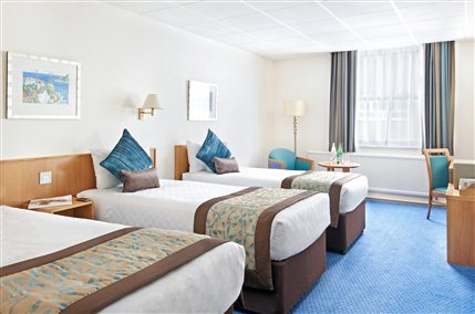 Thistle City Barbican Hotel - Standard Triple Room - 3 single beds