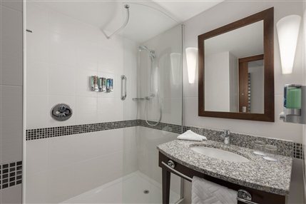 Hampton by Hilton London Luton Airport - Bathroom (Artistic Impression)