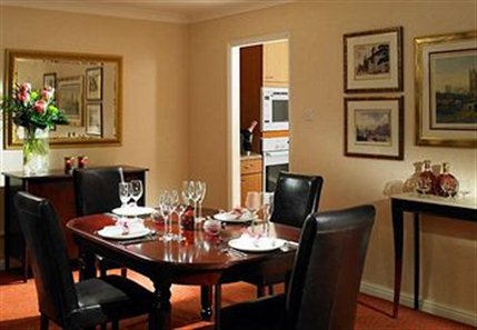 London Marriott Maida Vale - Suite Dining Area