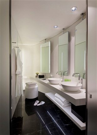 ME London - Passion Suite Bathroom