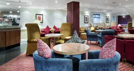 Hilton Watford Hotel - Patio Bar