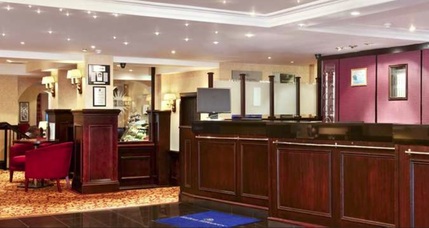 Hilton Cobham - Lobby