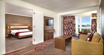 Hilton Dartford Bridge Hotel - Deluxe Suite
