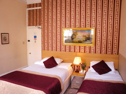 Marble Arch - Gloucester Place Hotel London - Triple Room - (Shared Bathroom)
