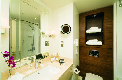 The Tower Hotel - Guest Bathroom