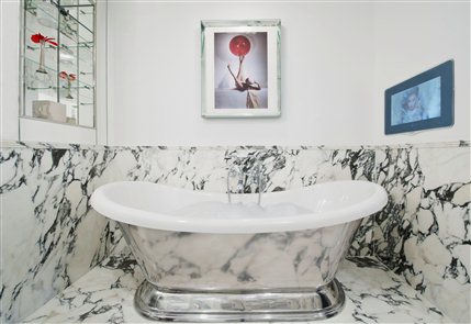 The Wellesley Hotel - 1 bed Suite bathroom