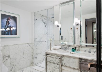 The Wellesley Hotel - Deluxe Bathroom
