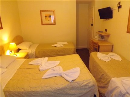 The Fairway Hotel London - Quad Ensuite
