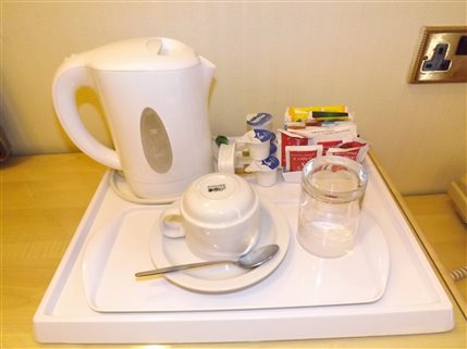 The Fairway Hotel London - Complimentary tea & coffee making facilities